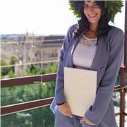 Insegnate laureata in Economia aziendale impartisce lezioni di diritto